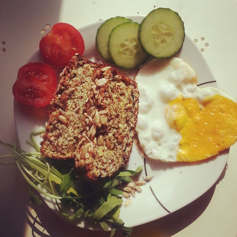 Fitness Brot mit Hanfsamen (Low Carb) • fitnessfood4u